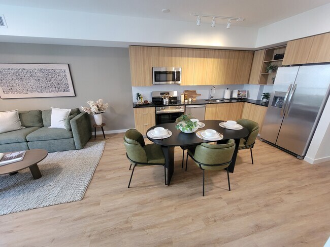 Building Photo - 923 E 28th St Unit A23