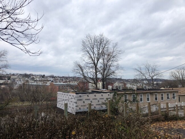 Building Photo - 7 Woodmont Rd