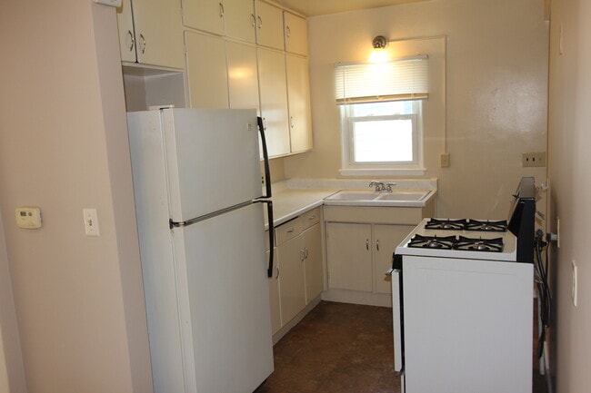 Kitchen - 236 W 29th St Unit 236