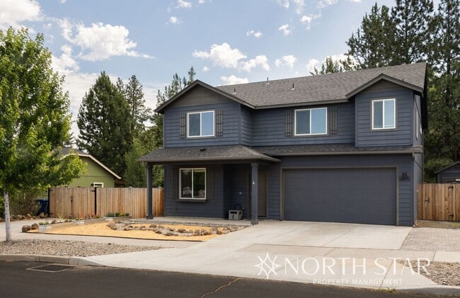 Recently Renovated 3 Bed, 2.5 Bath w/ Offi... - Recently Renovated 3 Bed, 2.5 Bath w/ Offi... House