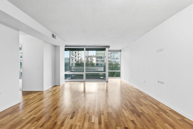 Photo - 9725 Woods Dr Unit 507