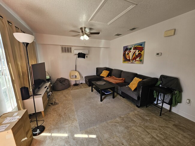 Photo - 624 Australian Way