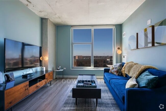 Building Photo - 702 N Milwaukee Ave Unit 815 Rental