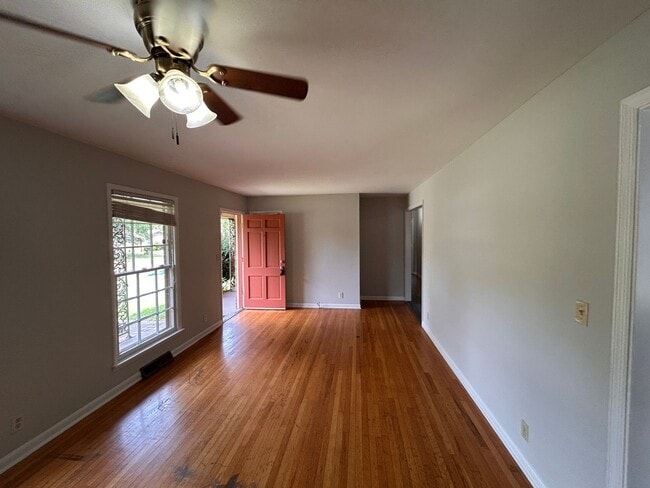 Photo - 3214 Lewisburg Dr NW