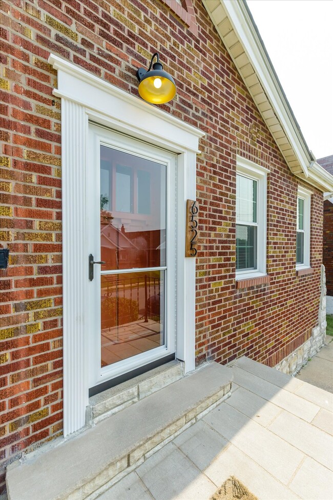 Photo - 6525 Tholozan Ave