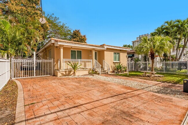 Building Photo - Charming Coral Gate Home Steps from Miracle Mile