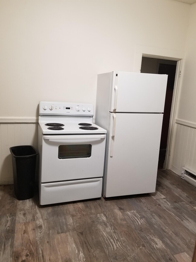 Photo - 10 N Touchet St