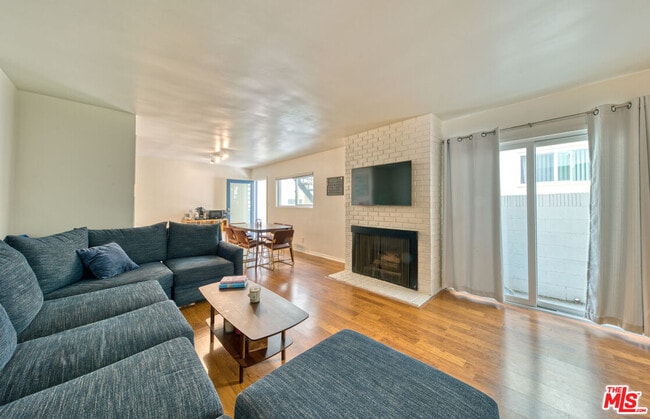 Photo - 1524 Berkeley St Unit 5