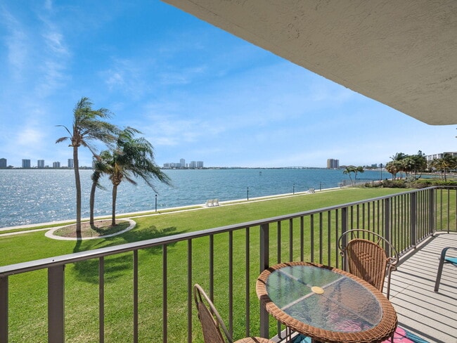 Photo - 801 Lake Shore Dr Unidad 201 Rental