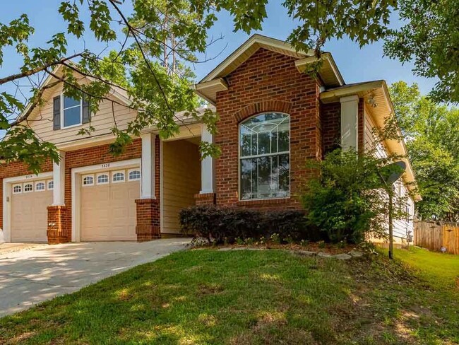 Building Photo - Beautiful 3 bedroom town home for rent Aug...