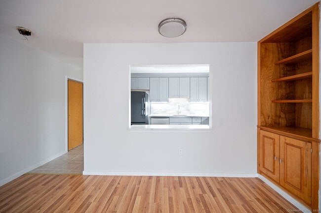 Photo - 664 Main Ave Unidad APT 302