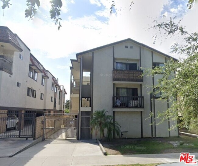 Building Photo - 1038 Thompson Ave Unit Apt 3