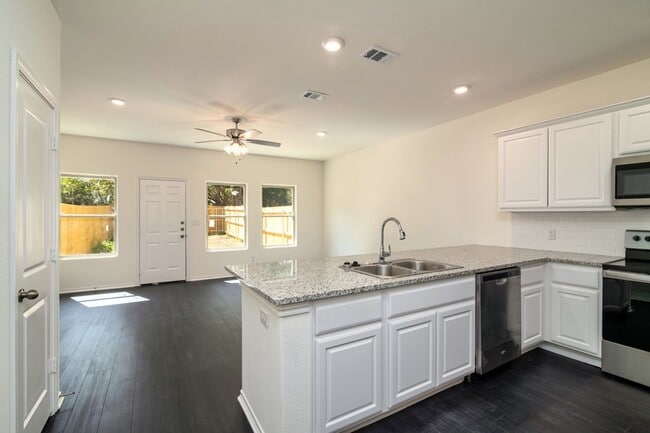 Photo - AVAILABLE NOW! 3 BEDROOM TRIPLEX LOCATED IN BONHAM, TEXAS!