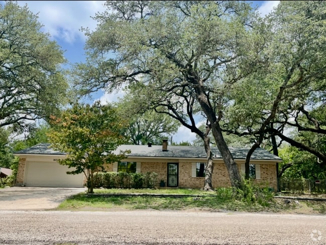 Building Photo - 1415 Oakridge Dr Rental
