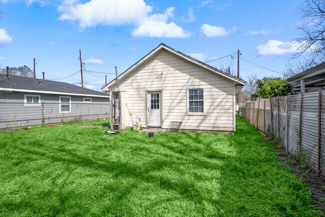 Photo - 5607 Barton St