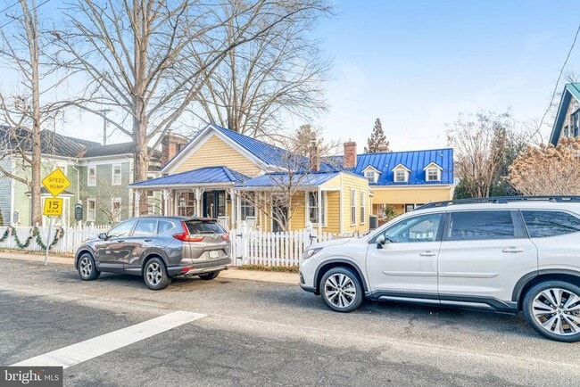 Photo - 7153 Main St