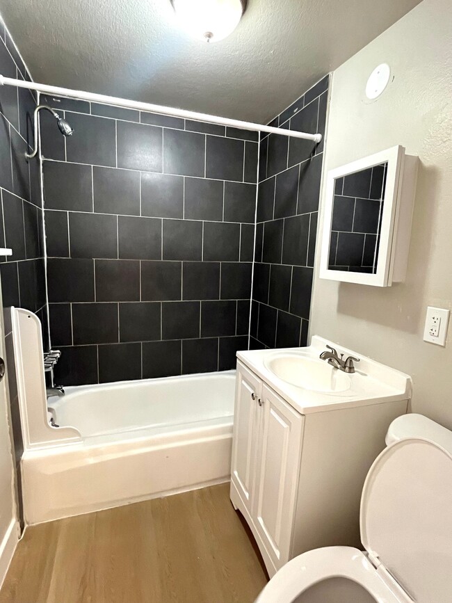 Photo - 1101 W 45th St Unit 12