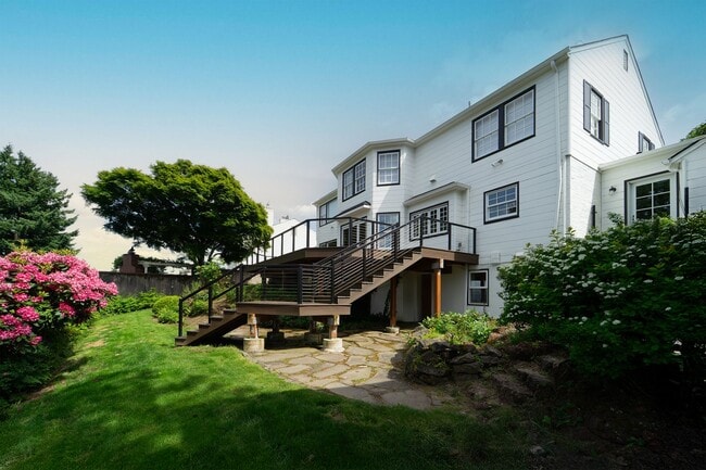 Photo - Stunning Luxurious Home with City Views!