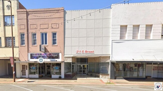 Photo - 211 E Broad St