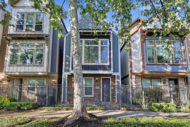 Building Photo - 1816 Dennis St