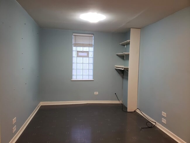 Photo - 1748 W Newport Ave Unidad 1b