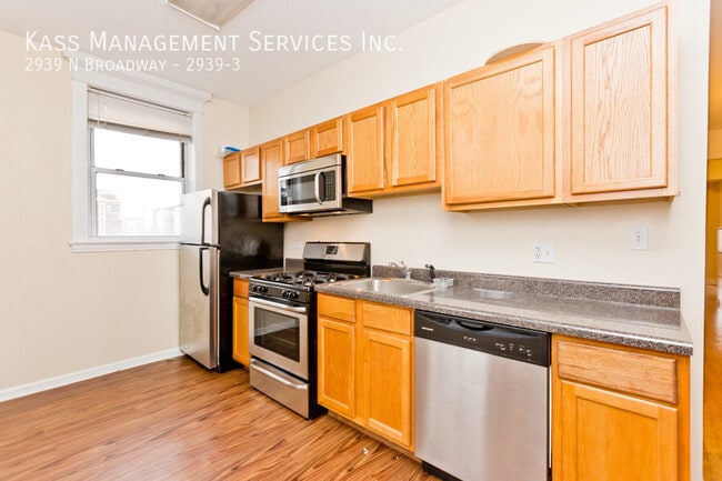 Building Photo - 2939 N Broadway Unit 2939-3