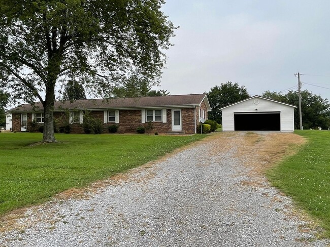 Duplex with 2 car garage - Duplex with 2 car garage Townhome