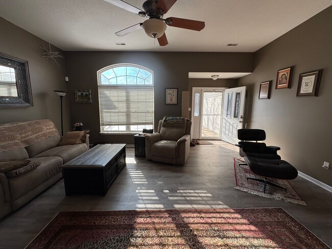 Photo - 3 Bedroom Home Furnished or unfurnished available