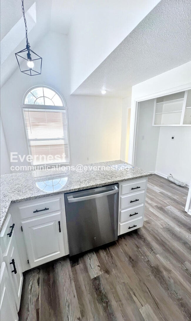 Photo - 9808 Harris Ave