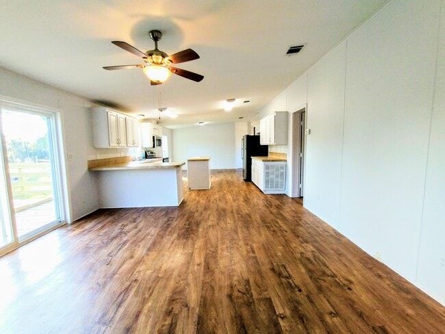 Photo - 299 Cayenne St