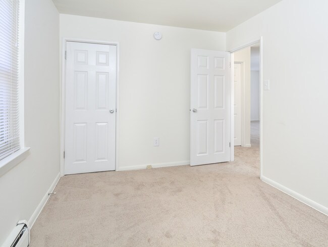 Sample Bedroom - Knollwood Apartments