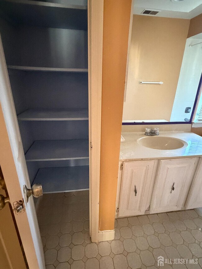 Photo - 1202 Woodbridge Commons Way