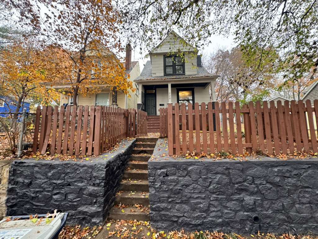 Photo - 3228 Thompson Ave