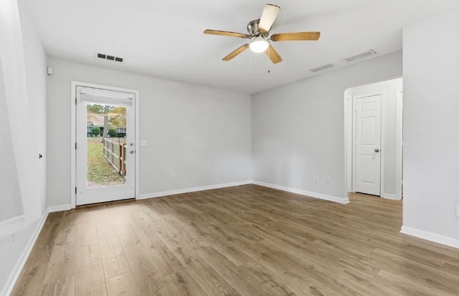 Photo - 2690 airplane Dr