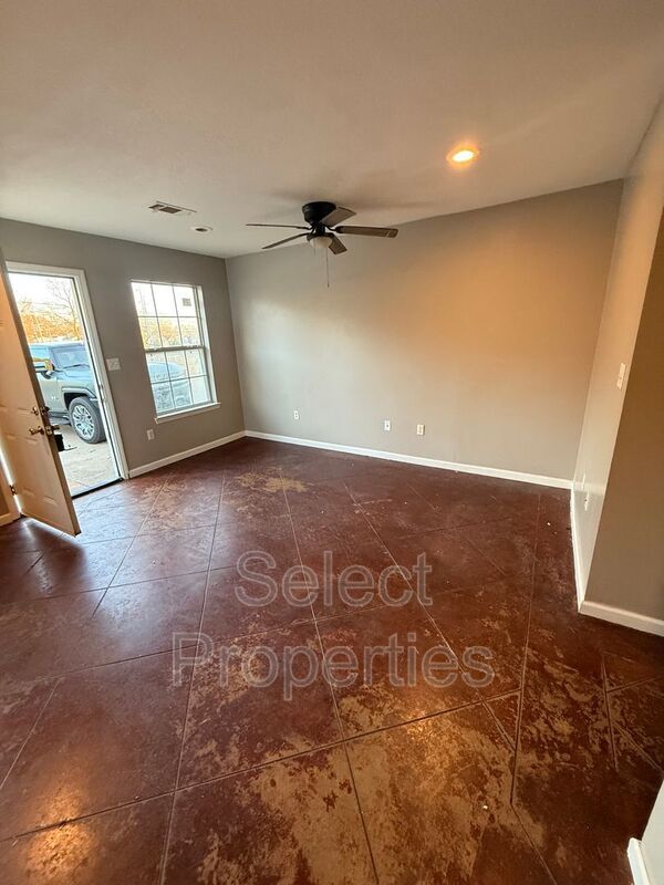 Photo - 920 Belt St Unit 8