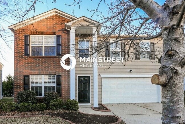 Building Photo - 4 Bedroom Pet-Friendly Home in Charlotte, NC with Main Street Renewal