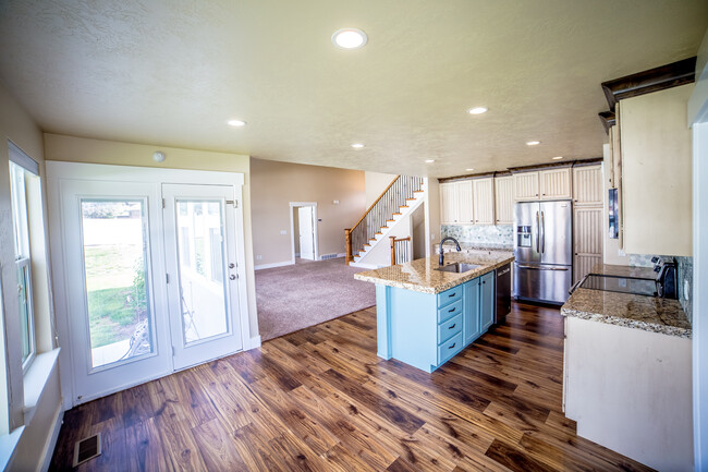 Photo - 1711 W Hamilton Dr House