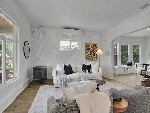 Photo - 2218 E Pacific Ave