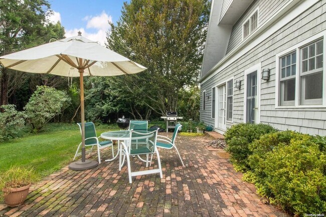 Photo - 64 S Hill St