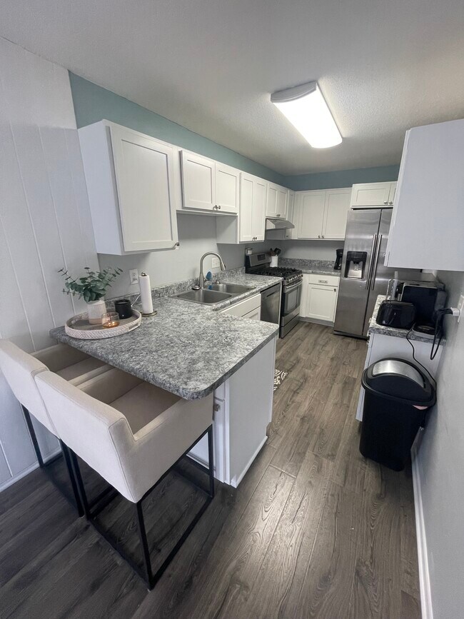 Photo - 6941 Ives Ln N