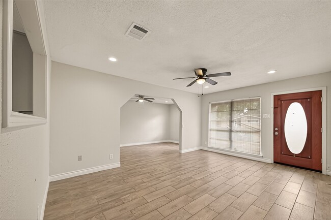 Photo - 3214 Longwood Dr