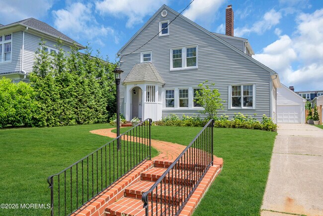 206 Monroe Ave