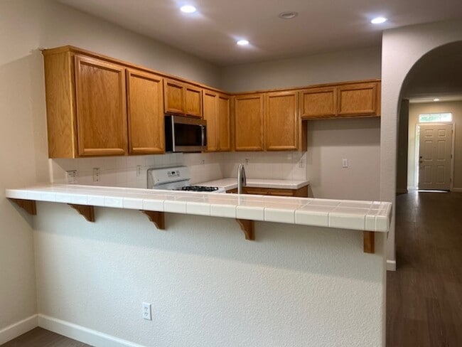 Photo - Single-Story 4 Bedroom House for Rent – Elk Grove