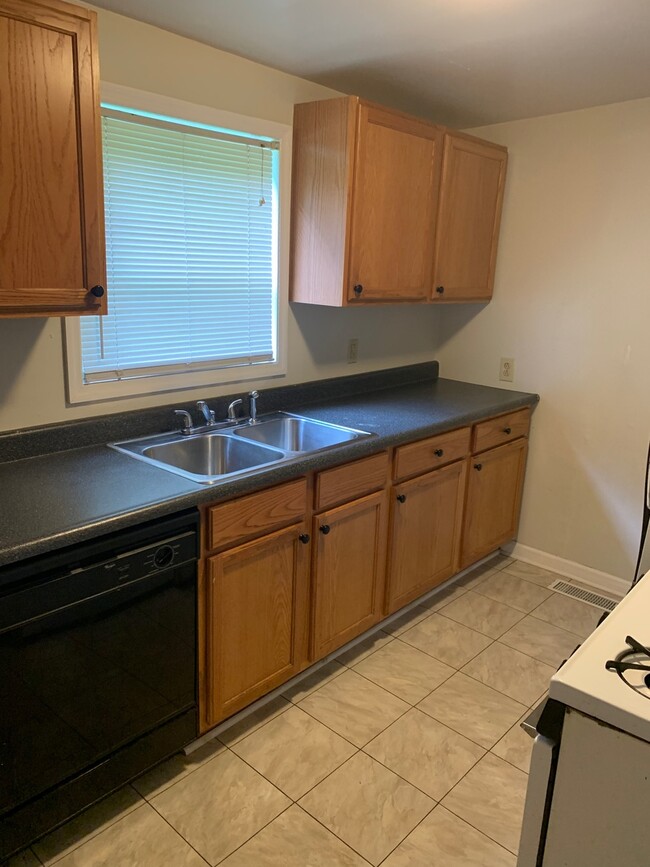 Photo - 329 Oldham Ave