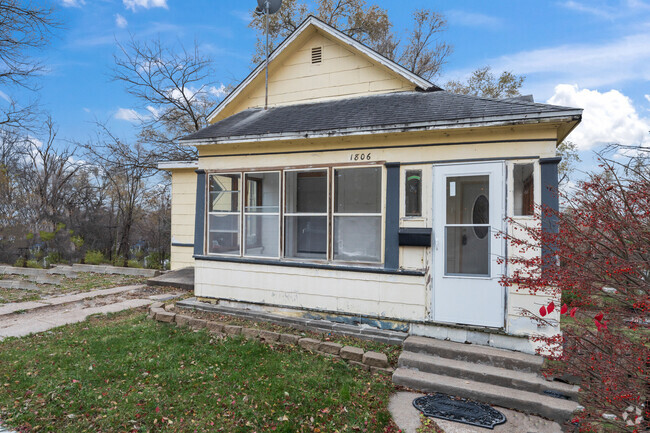 Building Photo - 1806 E Main St Rental