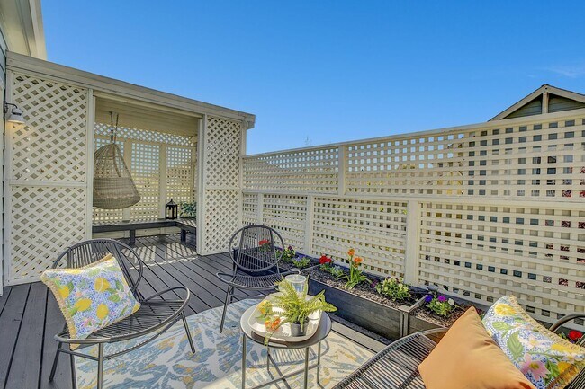 Photo - Wonderful House with Huge Deck in an Amazing Location