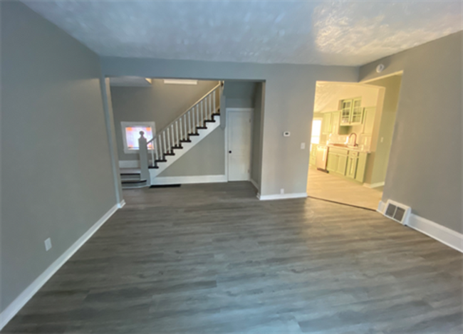 Photo - 5844 South St