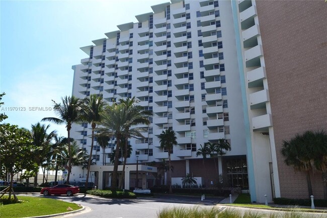 Building Photo - 2899 Collins Ave Unit 440