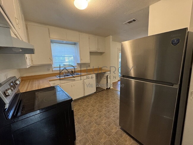 Photo - 2716 Woodside Dr