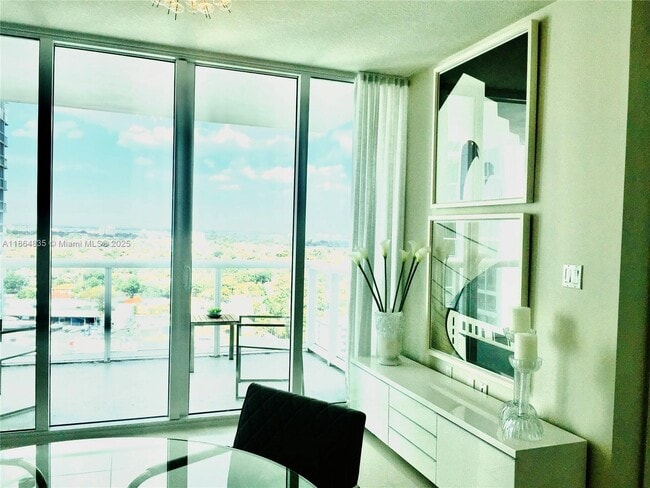 Photo - 1871 NW S River Dr Unidad 1006